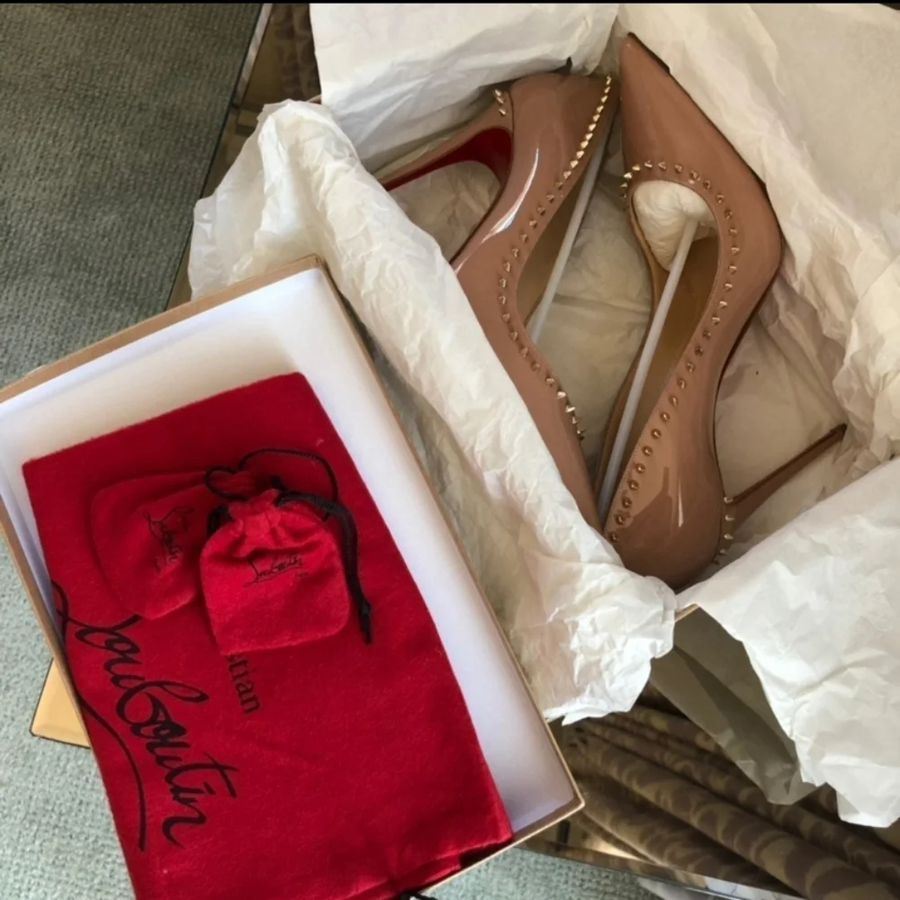 Christian Louboutin Anjalina Nude Pumps - Picture 6 of 11
